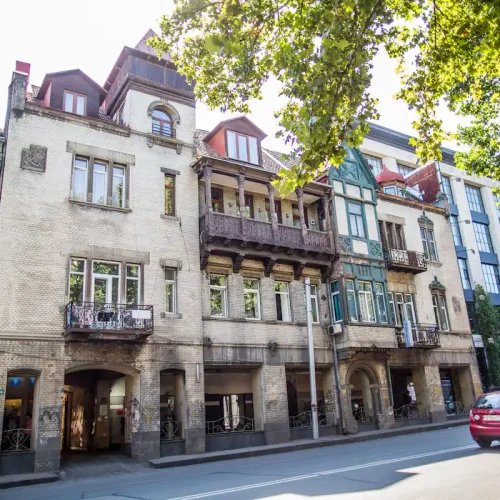Entire Historical 1910 Apartment