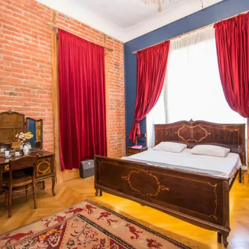 Entire Historical 1910 Apartment