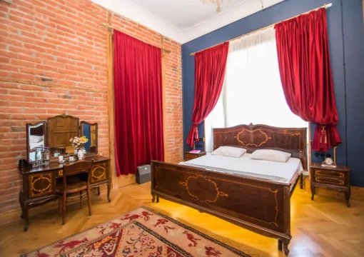 Entire Historical 1910 Apartment